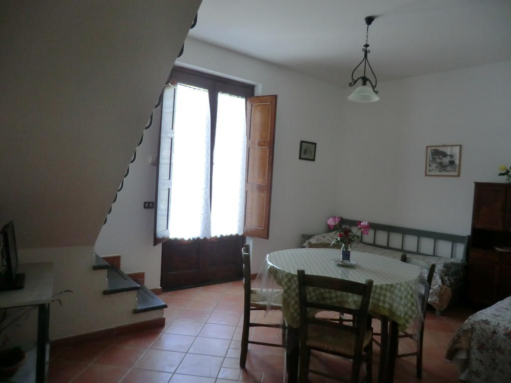 ترامونتي Agriturismo Mare E Monti الغرفة الصورة