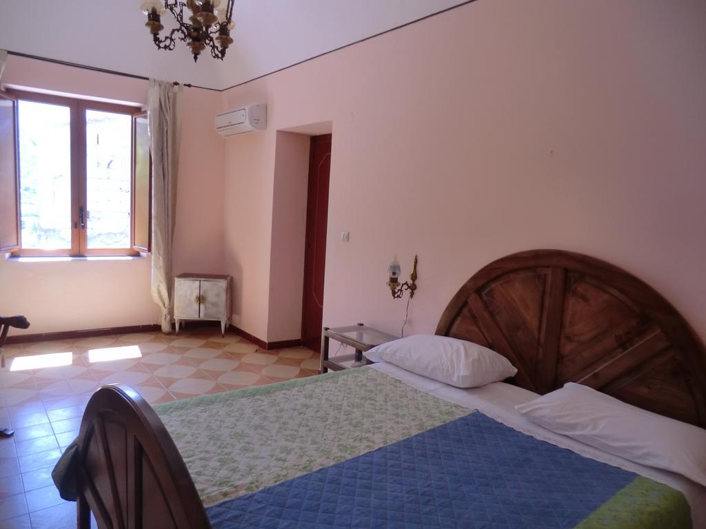 ترامونتي Agriturismo Mare E Monti الغرفة الصورة
